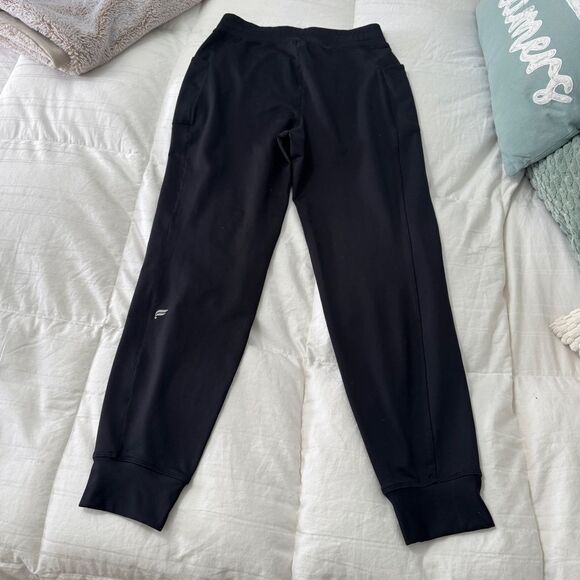 Fabletics on the go cold weather joggers in black. Size small- NWOT - Picture 5 of 10